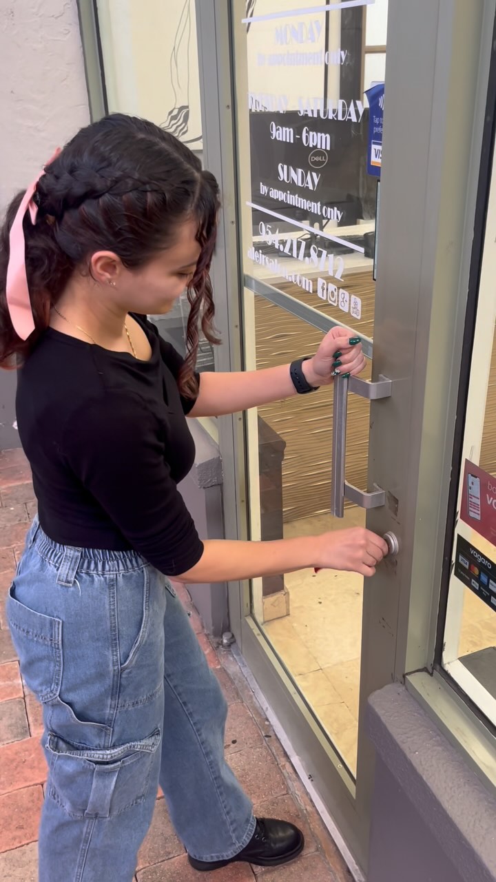 AleJr Salon hairstyle gallery image 3