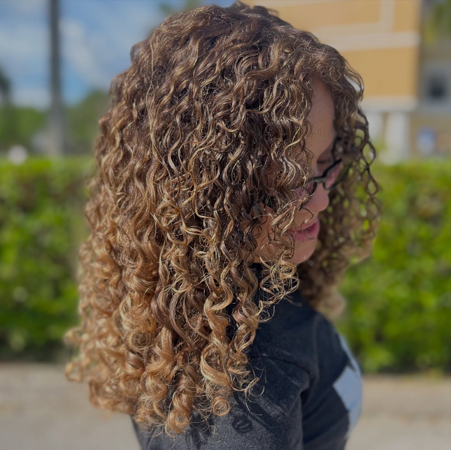 AleJr Salon salon styling gallery image 11