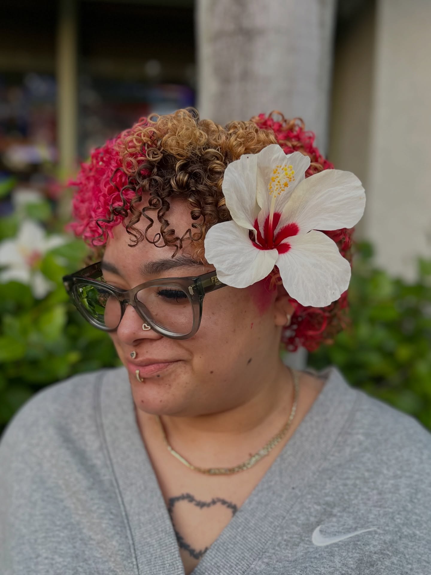 AleJr Salon hair styling gallery image 32